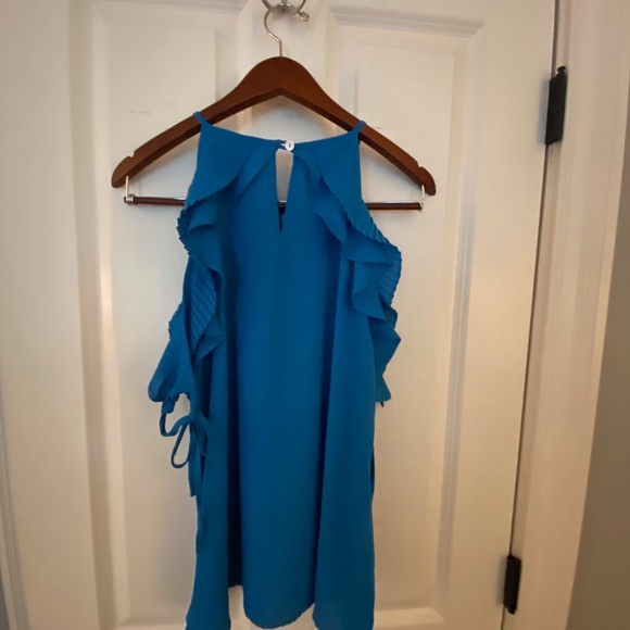 Blouse Cold Shoulder Blue Size Small by entro - Picture 2 of 4